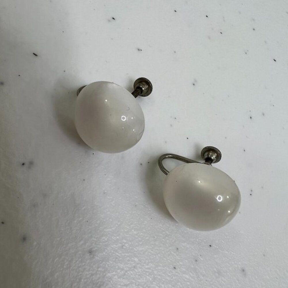 Vintage Mid Century‎ Earrings Clip On Opalescent White Round Mod Silver Tone
